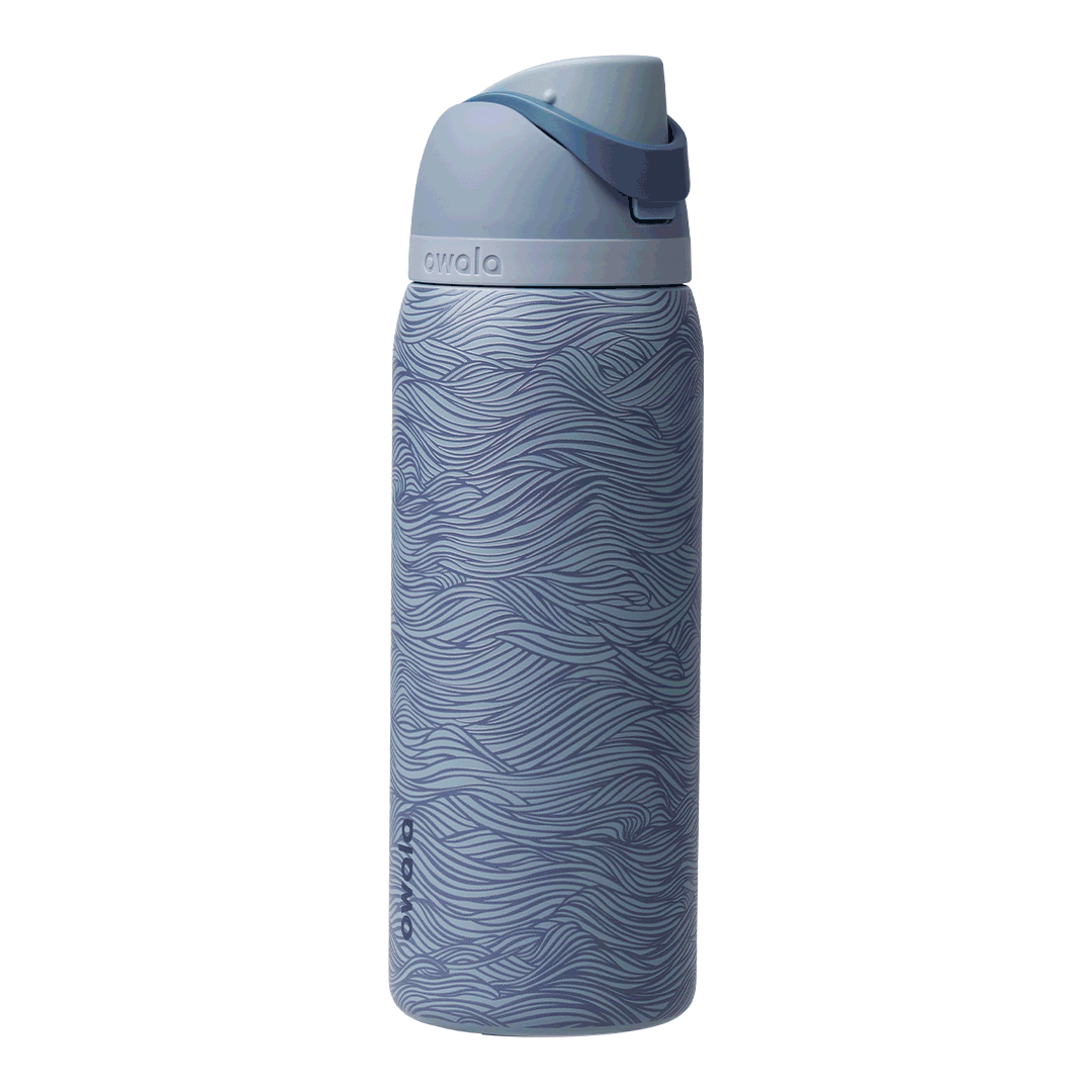FreeSip 24oz Feeling Swell; rotating view of slate blue body with flowing wave line pattern in lighter blue tones, light blue flip cap, slate blue carry loop, and light blue lid
